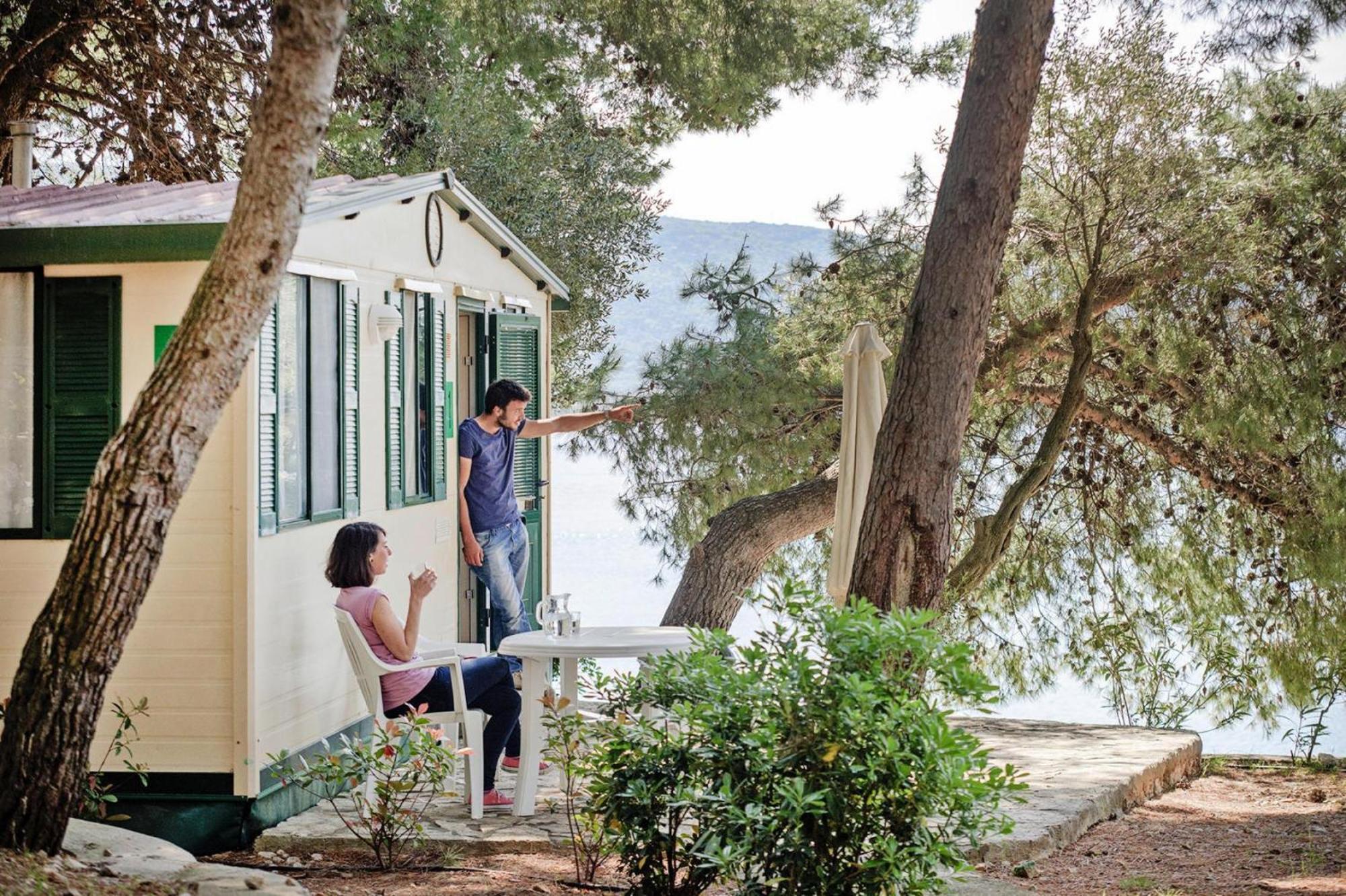 Mobile Homes In Camp Kovacine, Cres, With Long Pebble Beach Екстер'єр фото